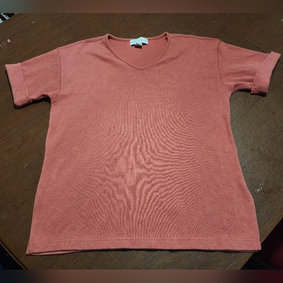new york style Tops - New York Style Coral V-Neck T-Shirt